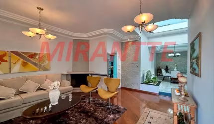 Sobrado de 267m² com 3 quartos em Jardim Bibi