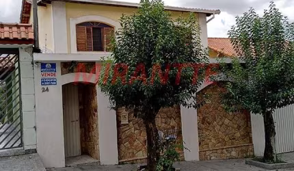 Sobrado de 450m² com 4 quartos em Jardim Guapíra