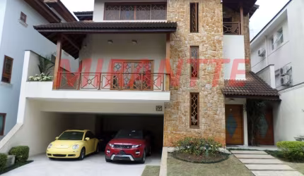 Cond. fechado de 444m² com 4 quartos em Jardim França