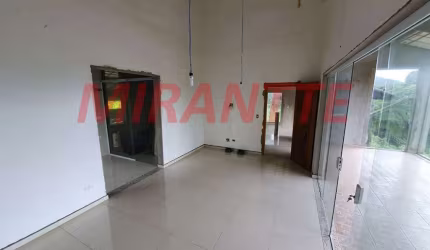 Sobrado de 270m² com 4 quartos em Serra Da Cantareira