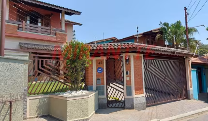 Sobrado de 340m² com 4 quartos em Jardim Virginia Bianca