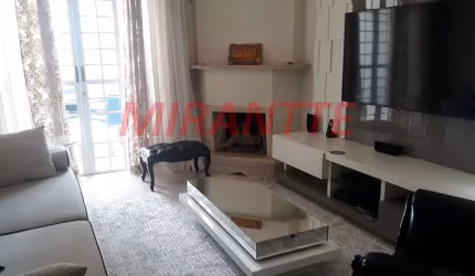 Sobrado de 2.28m² com 4 quartos em Água Fria