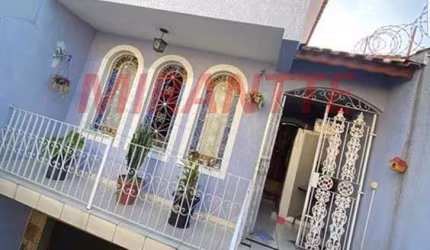 Sobrado de 210m² com 3 quartos em Vila Mazzei