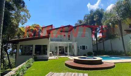 Sobrado de 700m² com 4 quartos em Parque Petropolis