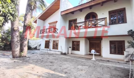 Sobrado de 1.75m² com 4 quartos em Vila Irmaos Arnoni