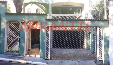 Sobrado de 317m² com 4 quartos em Horto Florestal