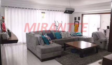 Sobrado de 353m² com 3 quartos em Jardim Floresta