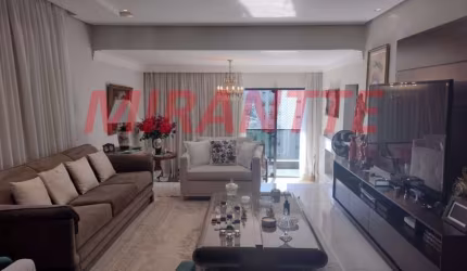 Apartamento de 210m² com 4 quartos em Água Fria