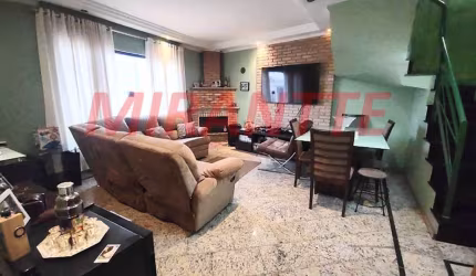 Sobrado de 195m² com 3 quartos em Santa Terezinha
