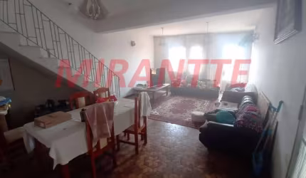 Sobrado de 210m² com 3 quartos em Vila Mazzei