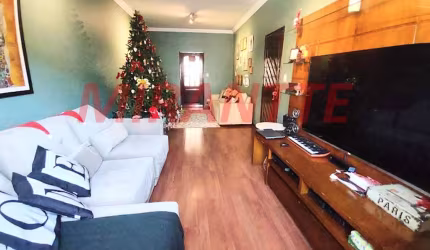 Sobrado de 356m² com 3 quartos em Água Fria