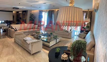 Apartamento de 325m² com 4 quartos em Água Fria