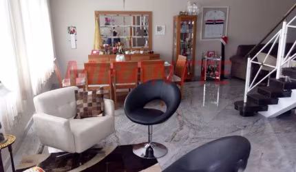 Sobrado de 276m² com 4 quartos em Vila Rica