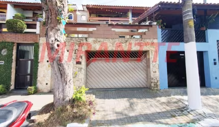 Sobrado de 234m² com 2 quartos em Bortolândia