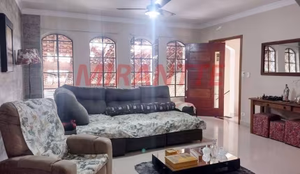 Sobrado de 200m² com 3 quartos em Vila Gustavo