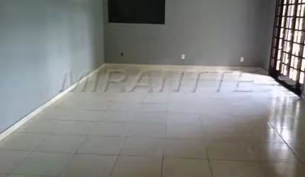 Sobrado de 180m² com 5 quartos em Água Fria