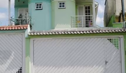Sobrado de 190m² com 3 quartos em Água Fria