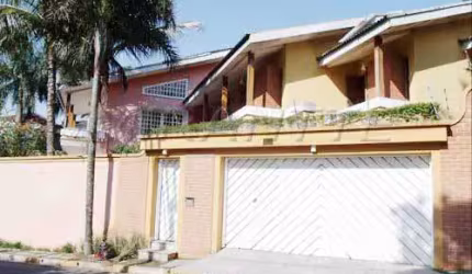 Sobrado com 4 quartos em Barro Branco
