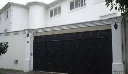 Sobrado com 6 quartos em Jardim Petropolis
