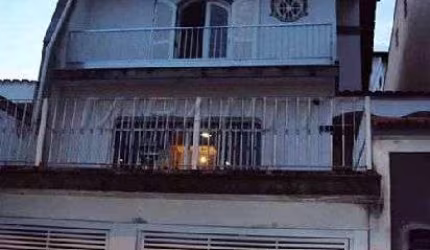 Sobrado de 220m² com 3 quartos em Horto Florestal