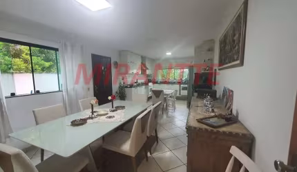 Sobrado de 211m² com 3 quartos em Vila Irmaos Arnoni