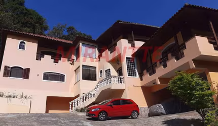 Cond. fechado de 905m² com 4 quartos em Serra da Cantareira
