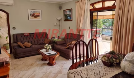 Sobrado de 180m² com 3 quartos em Bortolândia