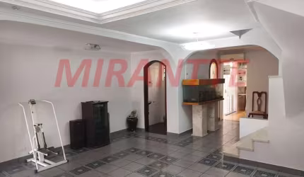 Sobrado de 240m² com 4 quartos em Conjunto Residencial Santa Terezinha