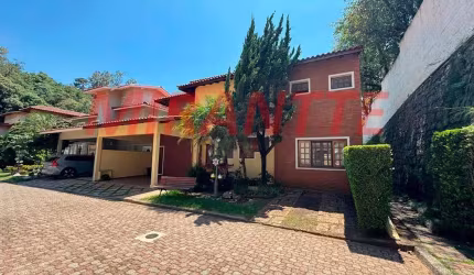 Cond. fechado de 270m² com 5 quartos em Tremembe