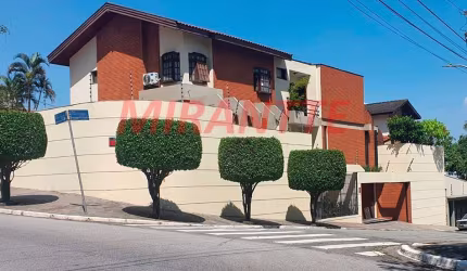 Sobrado de 332m² com 4 quartos em Barro Branco (Zona Norte)