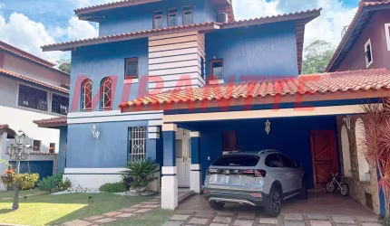 Cond. fechado de 310m² com 3 quartos em Tremembe