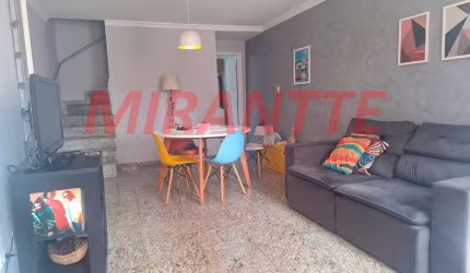 Cond. fechado de 348m² com 3 quartos em Água Fria