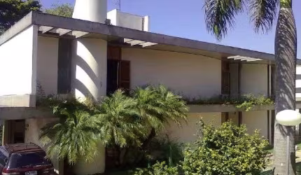 Sobrado de 500m² com 4 quartos em CENTRO