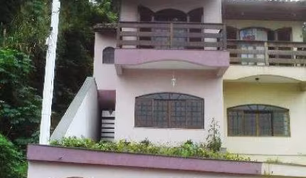 Sobrado de 200m² com 4 quartos em Tremembe