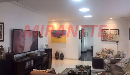 Apartamento de 210m² com 4 quartos em Água Fria