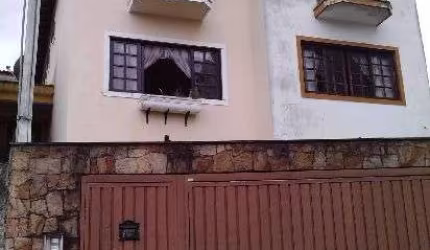 Sobrado de 280m² com 3 quartos em Água Fria