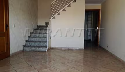 Sobrado com 3 quartos em Santa Terezinha