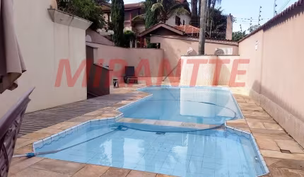 Sobrado de 310m² com 4 quartos em Jardim Floresta
