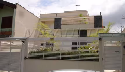 Sobrado de 340m² com 4 quartos em Água Fria