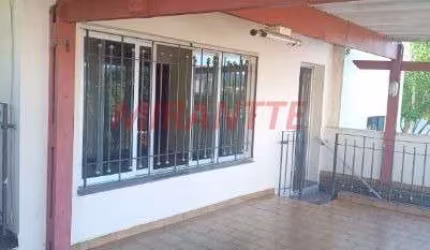 Sobrado de 193m² com 4 quartos em Água Fria