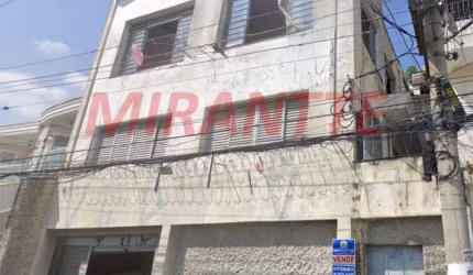 Comercial de 418m² em Limão