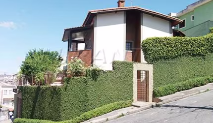 Sobrado com 3 quartos em Jardim Peri