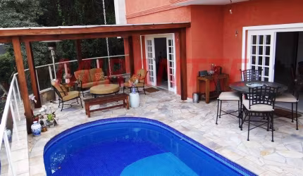 Sobrado de 513m² com 4 quartos em Jardim Bibi