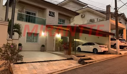 Sobrado de 267m² com 3 quartos em Horto Florestal