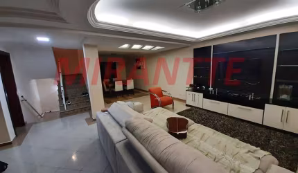 Sobrado de 450m² com 4 quartos em Barro Branco