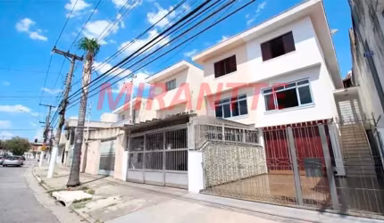 Sobrado de 153m² com 3 quartos em Água Fria