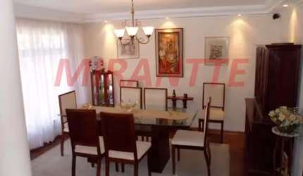 Sobrado de 237m² com 4 quartos em Santa Terezinha
