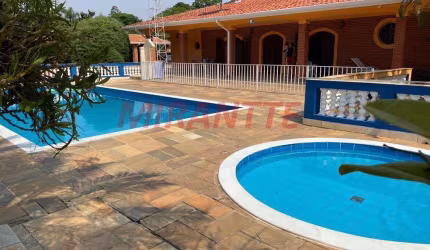 Chácara de 380m² com 3 quartos em Vila Itaici