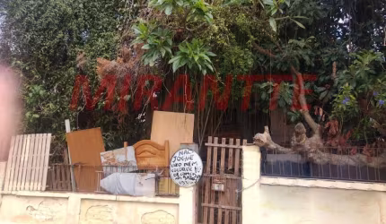 Terreno de 96m² em Chora Menino