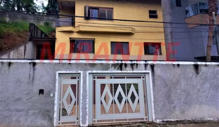 Sobrado de 325m² com 4 quartos em Jardim Guapíra